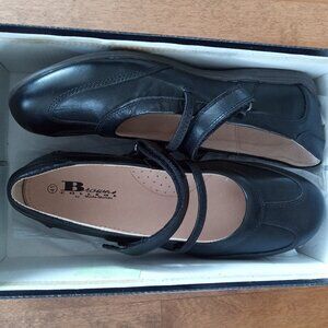 BROWNS COLLEGE LEATHER SHOES SIZE 9